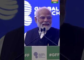 सरस्वती जब बुद्धि बांट रही थी तो वे रास्ते में खड़े थे.. पीएम मोदी ने ली विपक्ष पर चुटकी #shorts