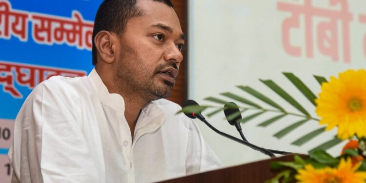PMCH में अचानक पहुंचे स्वास्थ्य मंत्री निशांत कुमार, गायब मिले प्रिंसिपल, फोन भी नहीं उठाया, अब नपेंगे! 6 PMCH में अचानक पहुंचे स्वास्थ्य मंत्री निशांत कुमार, गायब मिले प्रिंसिपल, फोन भी नहीं उठाया, अब नपेंगे!